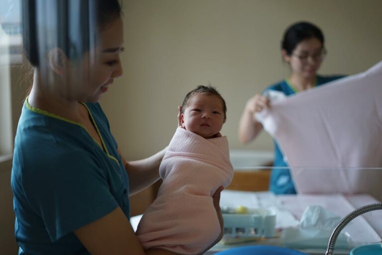 nurse-midwife-wang-dongxu-unsplash